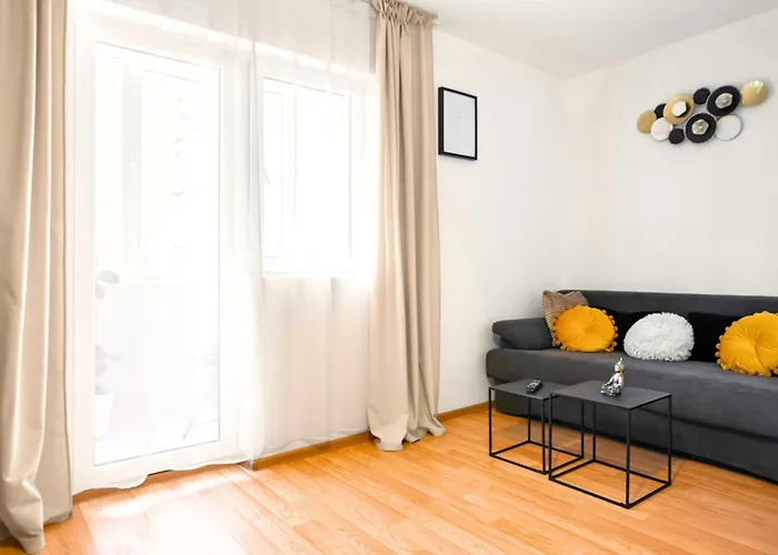 Stepup Apartment, Downtown Bucharest, Center, Garden View