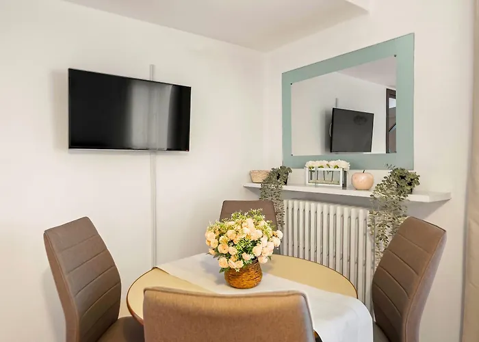 Stepup Apartment, Downtown Bucharest, Center, Garden View *