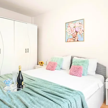 Stepup Apartment, Downtown Bucharest, Center, Garden View Apartament Bucureşti