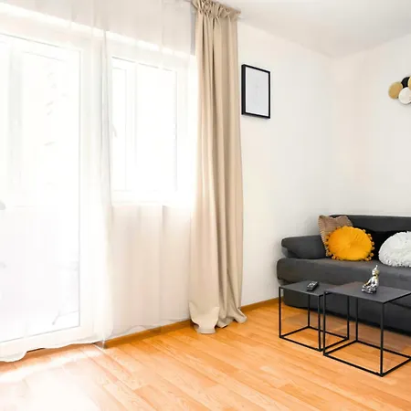 Stepup Apartment, Downtown Bucharest, Center, Garden View