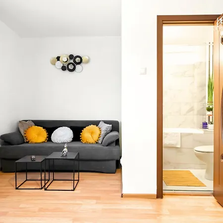 Stepup Apartment, Downtown Bucharest, Center, Garden View דירה בוקרשט
