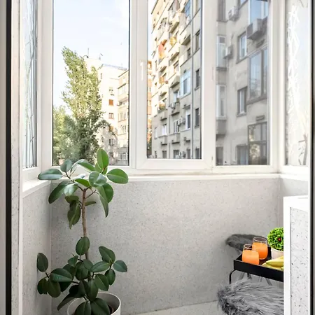 Stepup Apartment, Downtown Bucharest, Center, Garden View דירה