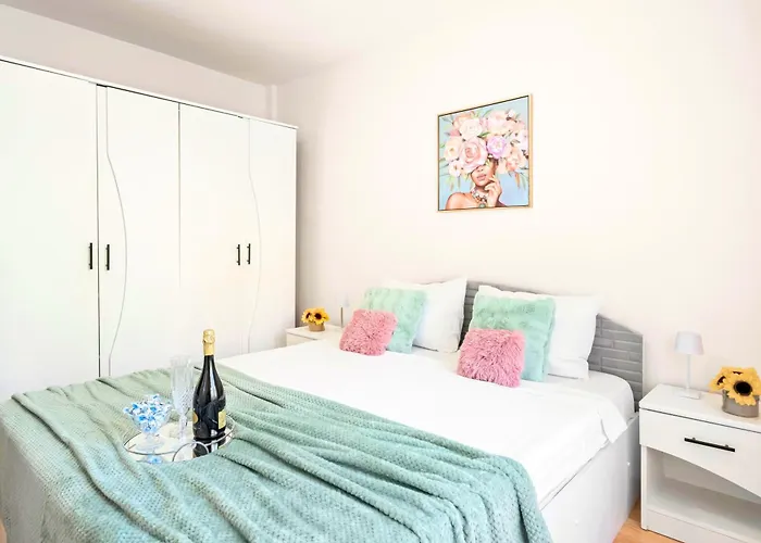 Stepup Apartment, Downtown Bucharest, Center, Garden View Apartment Bucharest